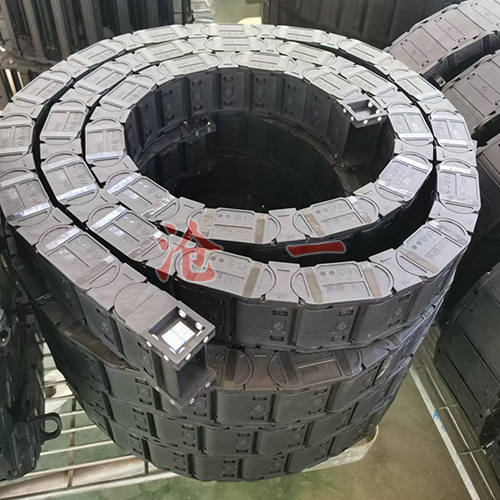 尼龙和塑料拖链