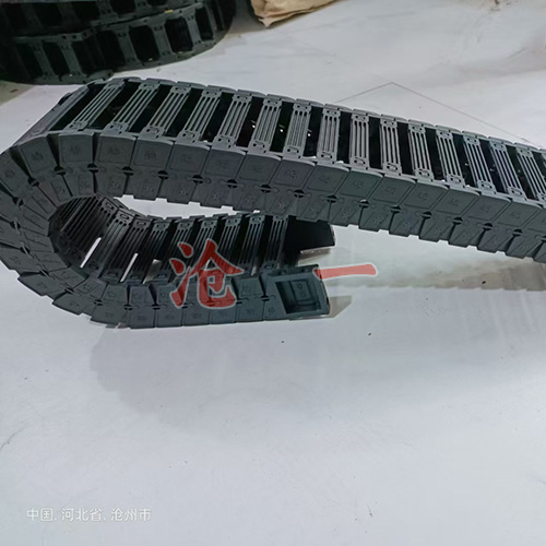尼龙和塑料拖链