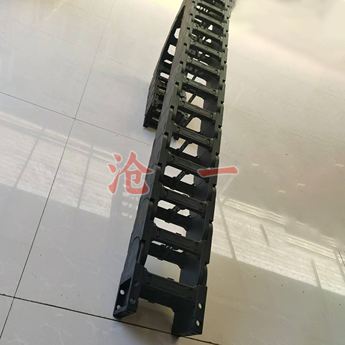 尼龙和塑料拖链